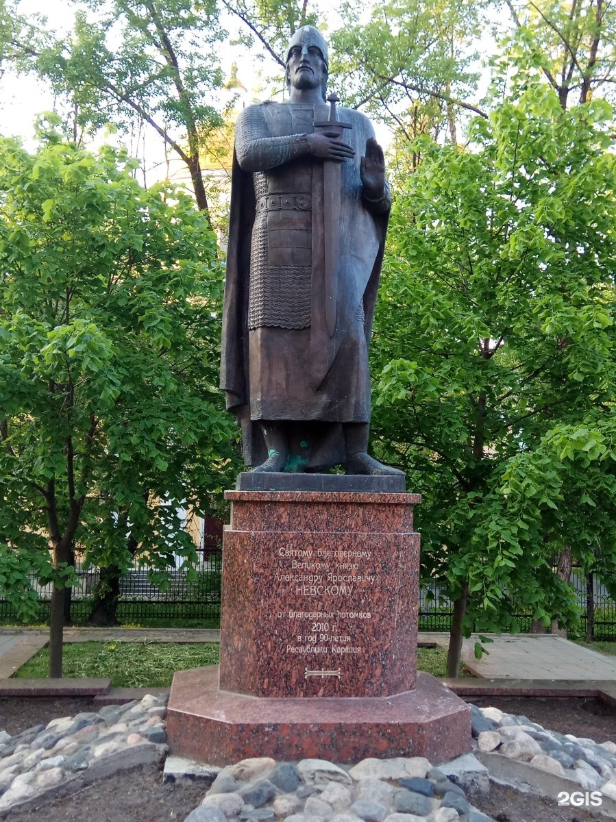 Памятник Невскому в Петрозаводске