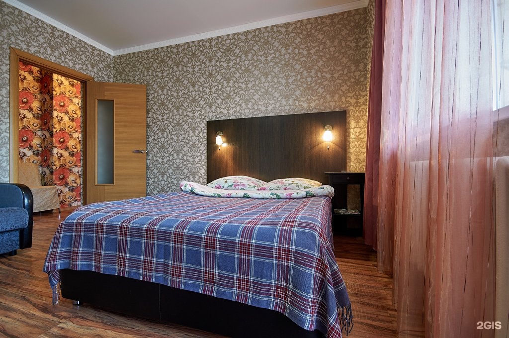 суточный квартира в магнитогорске. диван в номере. ленина 140 магнитогорск. квартира на сутки в магнитогорске. отель пять звезд сулани.