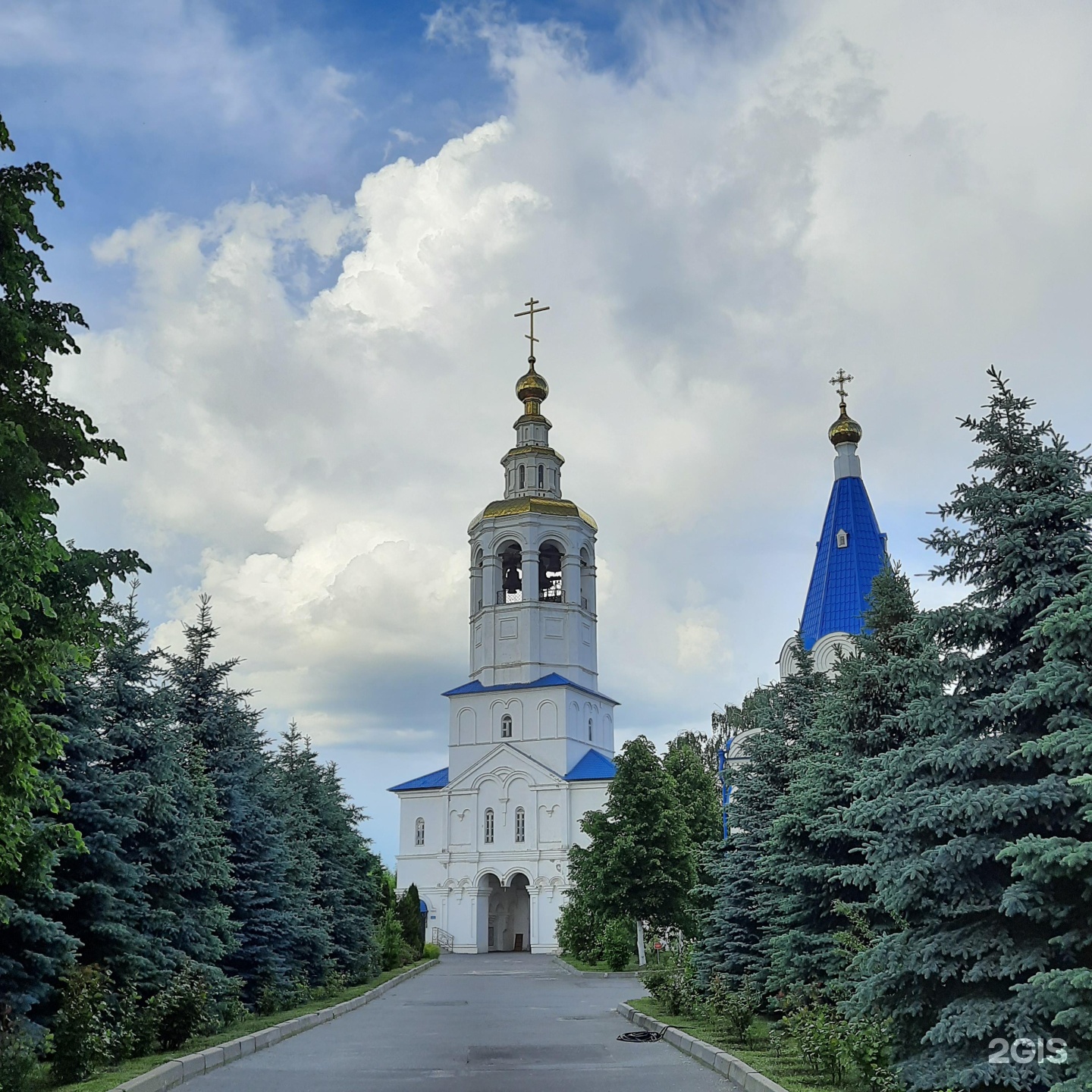 Церковь отзывы. Собор Михаила Архангела Карачев сейчас. Церковь Михаила Архангела Карталы. Собор Архангела Михаила Тверь. Сергач храм Михаила Архангела.