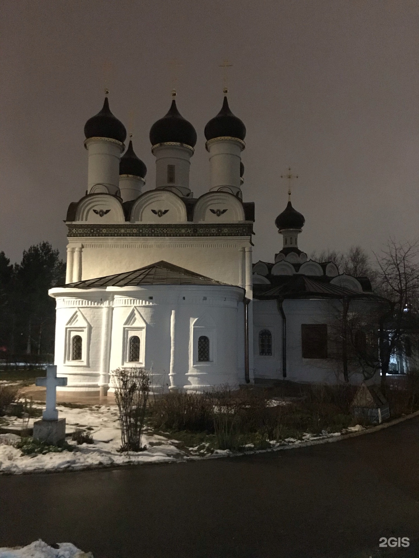 Храм братцево сайт. Храм в Братцево. Храм Пресвятой Богородицы в Братцево. Храм Покрова Саломеи Нерис. Церковь Покрова в Братцево.