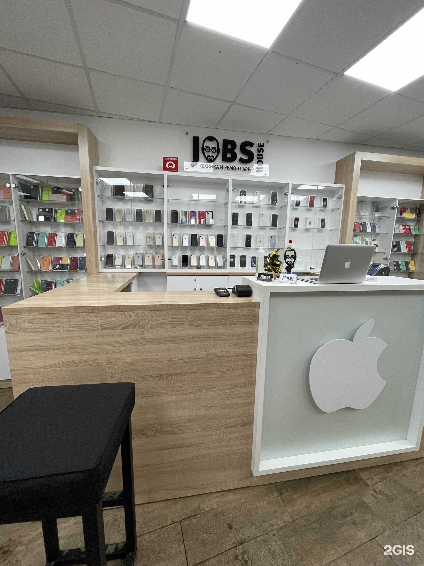 Джобс хаус ярославль. Магазин Apple. Jobs House Ярославль. Apple Store в Москве. Jobs House Ярославль каталог.