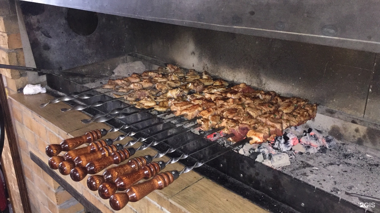 Первая шашлычная красноярск. Шашлыки в гараже. Шашлык мощный сочный грозный. Вкусный шашлык в красноярске с доставкой. Роща шашлык красноярск.