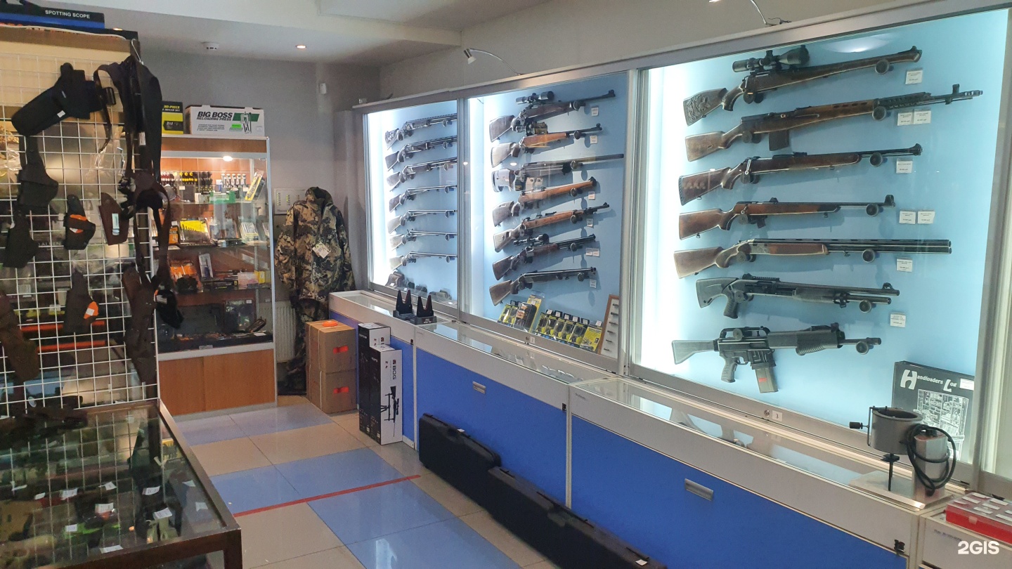 Комиссионное оружие в москве. Оружейный магазин. Магазин оружия в Москве. Оружейный магазин в Москве. Weapon shop оружейный комиссионный магазин.
