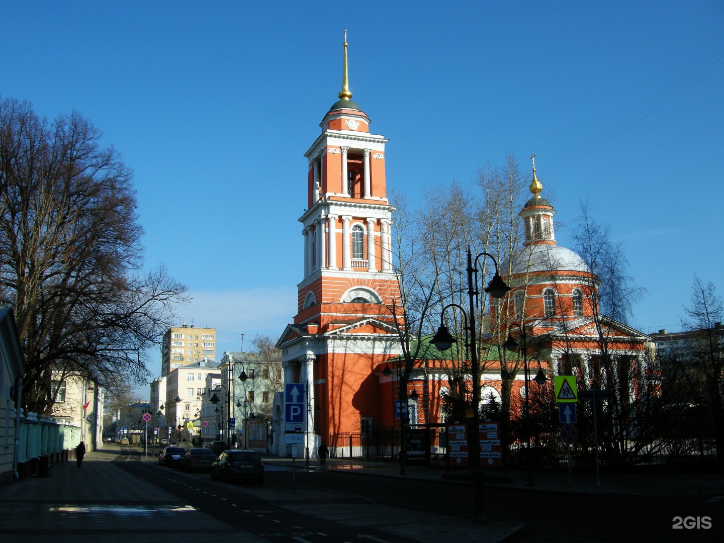 Храм в вишняках. Пятницкая 51 храм Живоначальной Троицы. Троицы Живоначальной в Вишняках. Храм Живоначальной Троицы в Москве. Храм Живоначальной Троицы в Богородске.