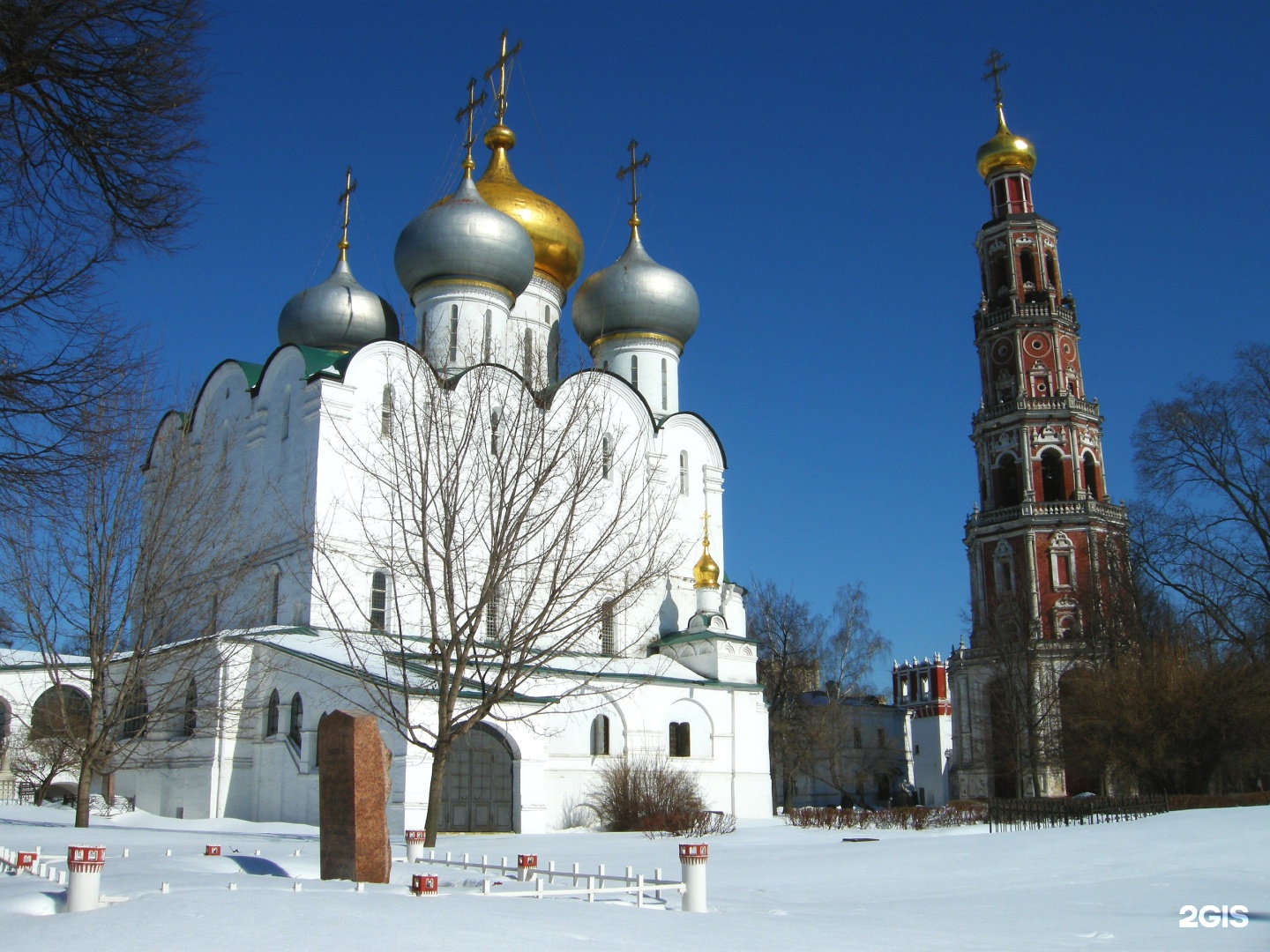 Новодевичий монастырь в Москве зимой