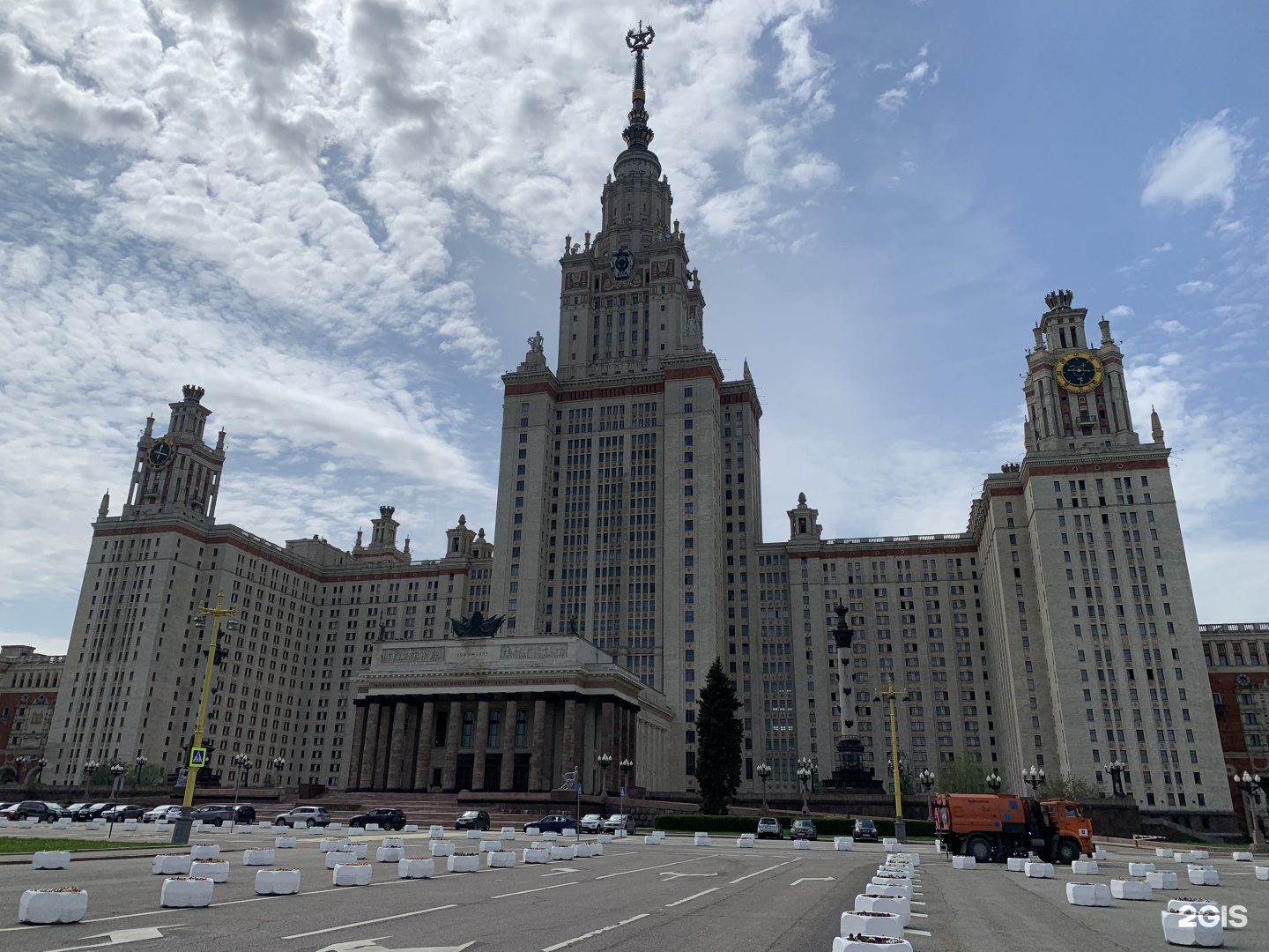 Москва ленинские горы мгу. МВГУ М В Ломоносова. В 1-М Московском государственном университете. Университет им.Ломоносова Новосибирск. Ленинские горы до МГУ.