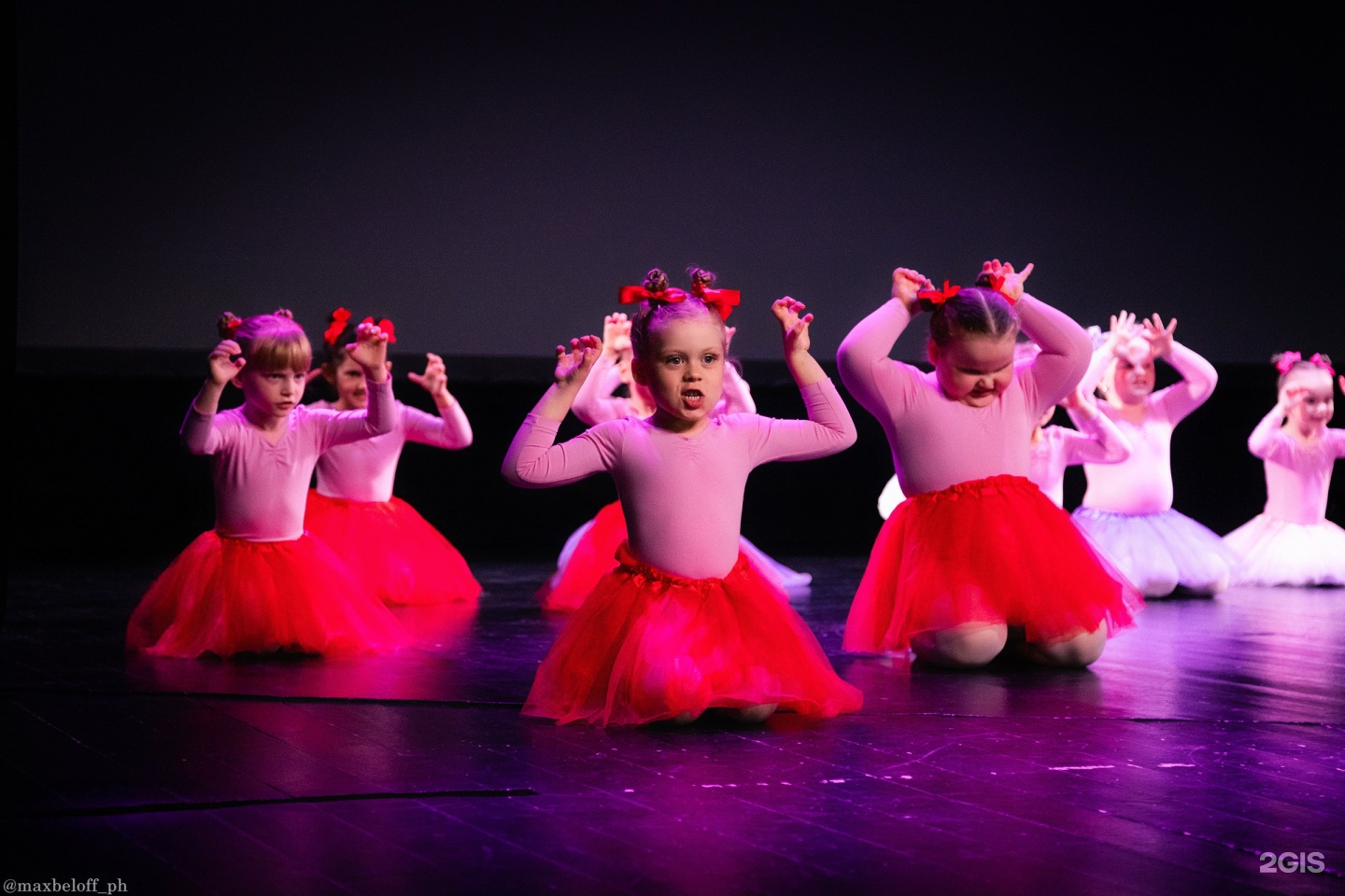Танец Бим Бом. Эстрадные танцы дуэт. Эстрадный балет апельсин. Платье для девочки для танца Бим Бом.