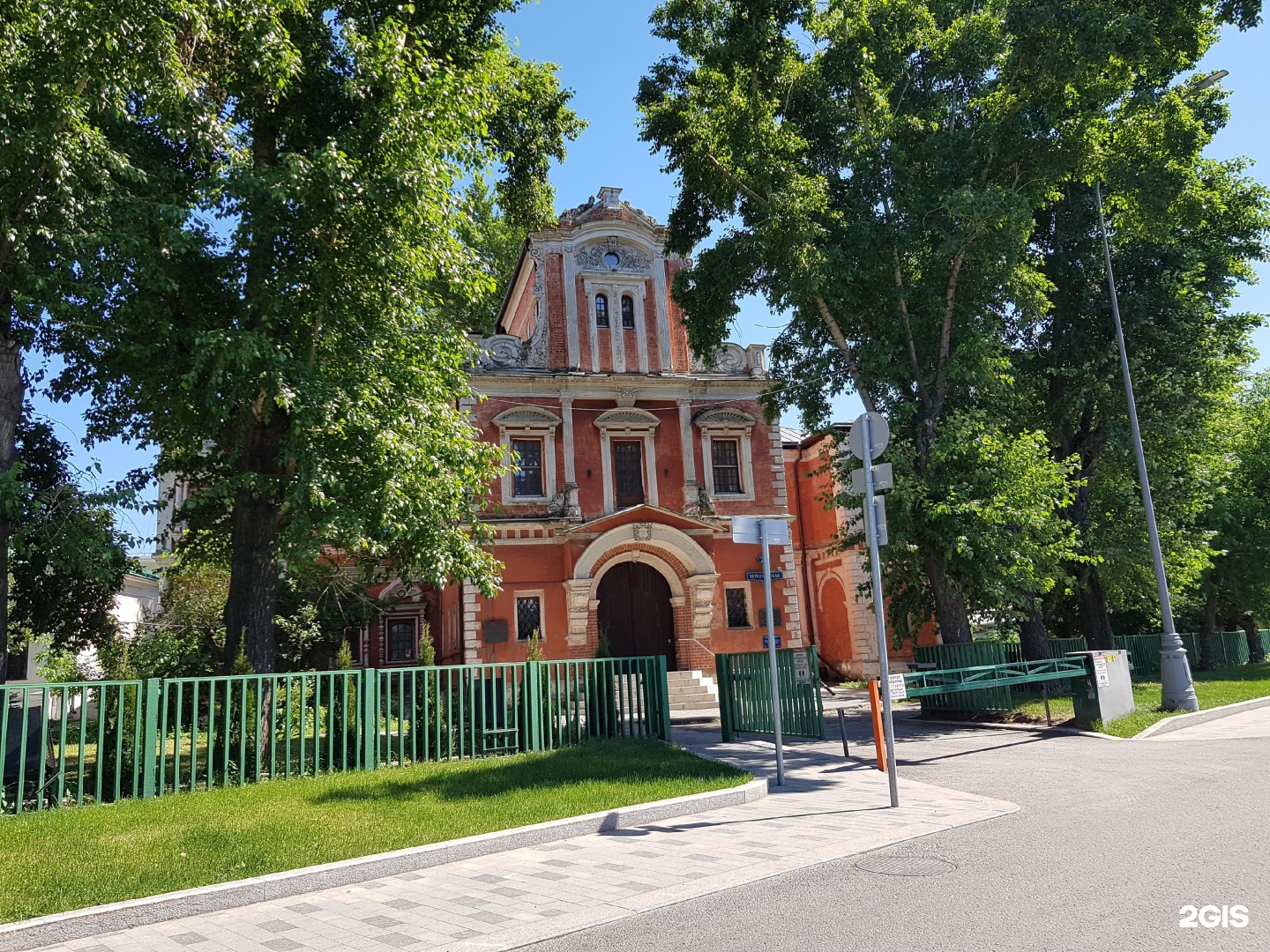 Научное наследие д лихачева. Российский НИИ культурного и природного наследия им д с Лихачева. Берсеневская набережная 18 20 22. НИИ геронтологии Ботанический сад. Русский научный институт.