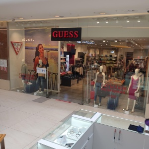 Фото от владельца Guess, сеть бутиков одежды и аксессуаров