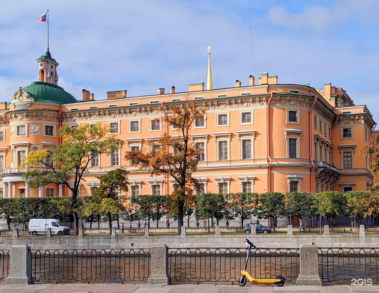 Михайловский замок режим. Русский музей Михайловский замок. Воскресенский зал Михайловский замок.