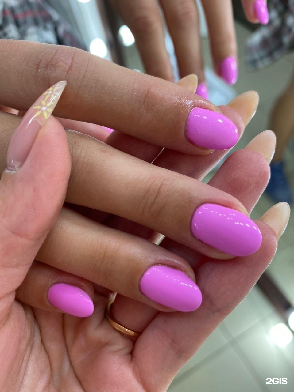 Fresh nails молодогвардейская. Фреш нейлс Томск. Breezy Nails.