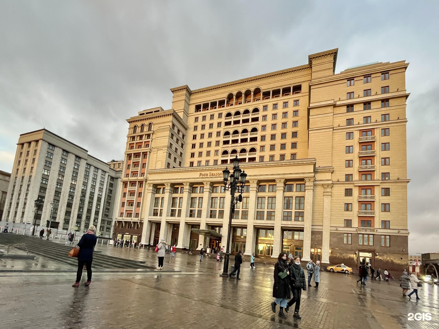 Four Seasons Москва Охотный ряд. Гостиница Москва Охотный ряд 2. Four Seasons Hotel Moscow ул.Охотный ряд,2 внутри. Four Seasons Hotel Moscow здание.