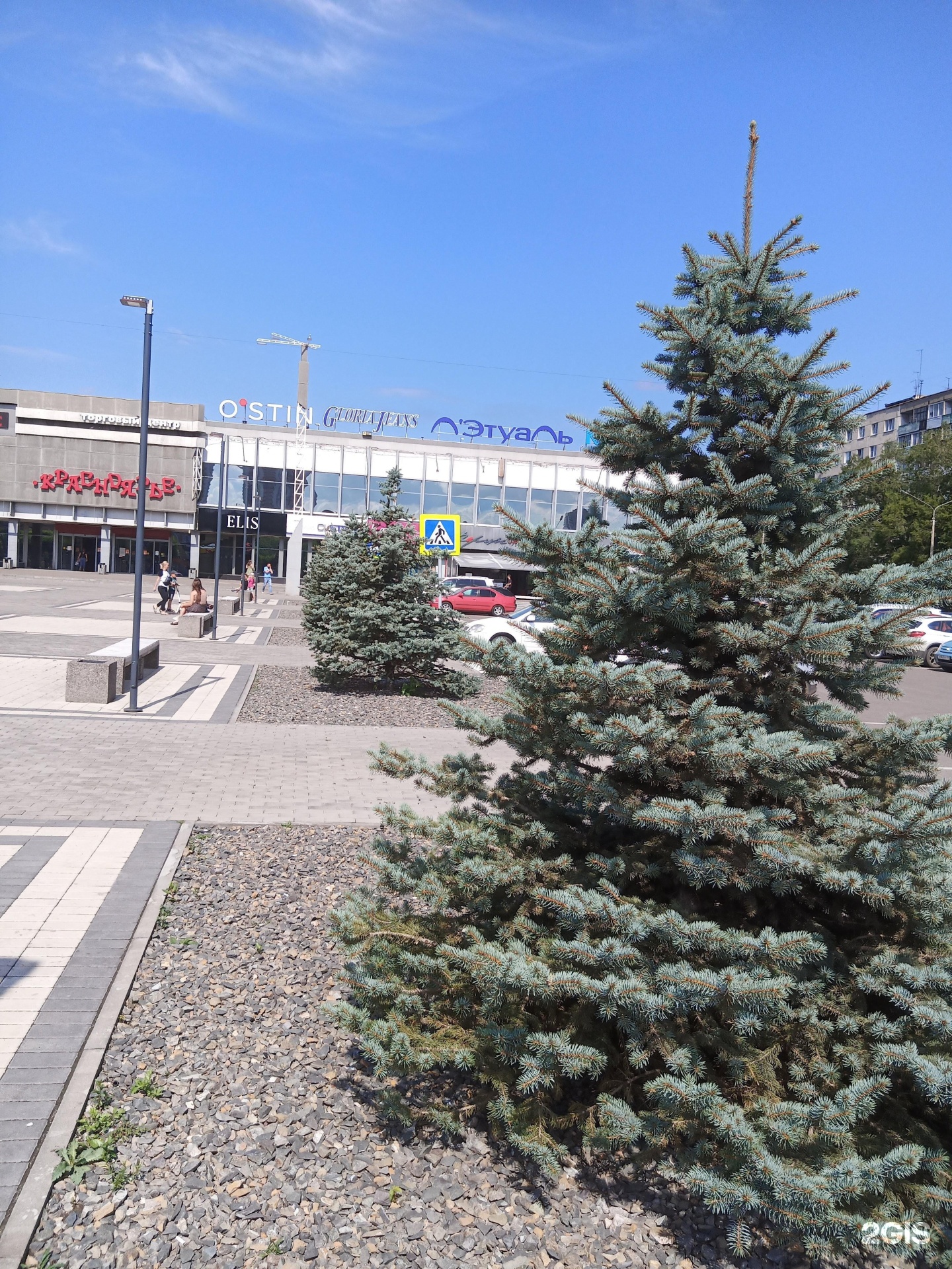 Красноярский рабочий 120. Красноярский рабочий 120 Красноярск. Красноярск центр. Торговый центр Красноярье кафе. Торговый центр Красноярск