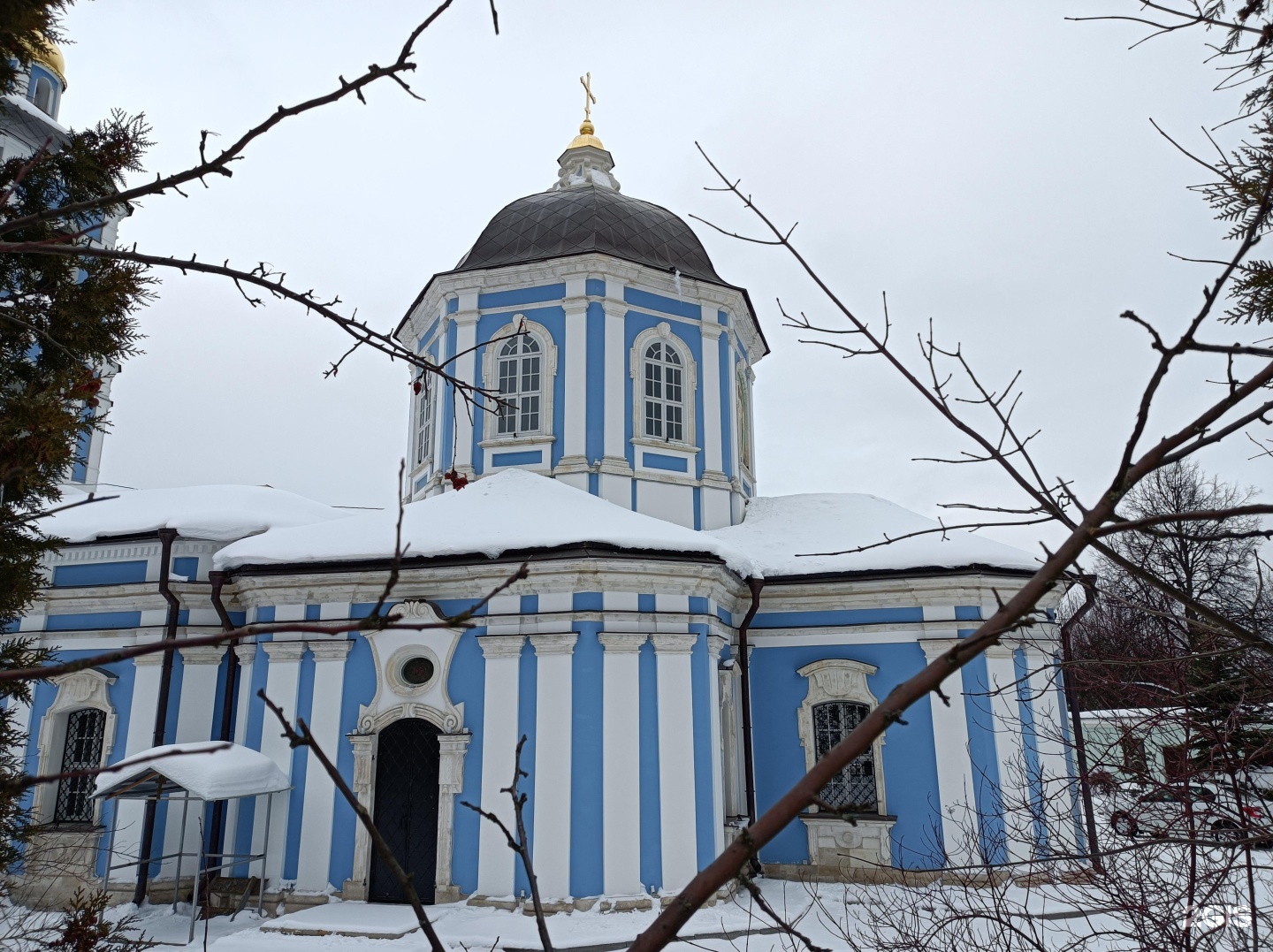 Петровка церковь иконы божией матери живоносный. Школа Живоносный источник в Царицыно. Храм Живоносный источник с. Левинка. Воскресная школа Живоносный источник в Царицыно. Храм Живоносный источник в Царицыно расписание.