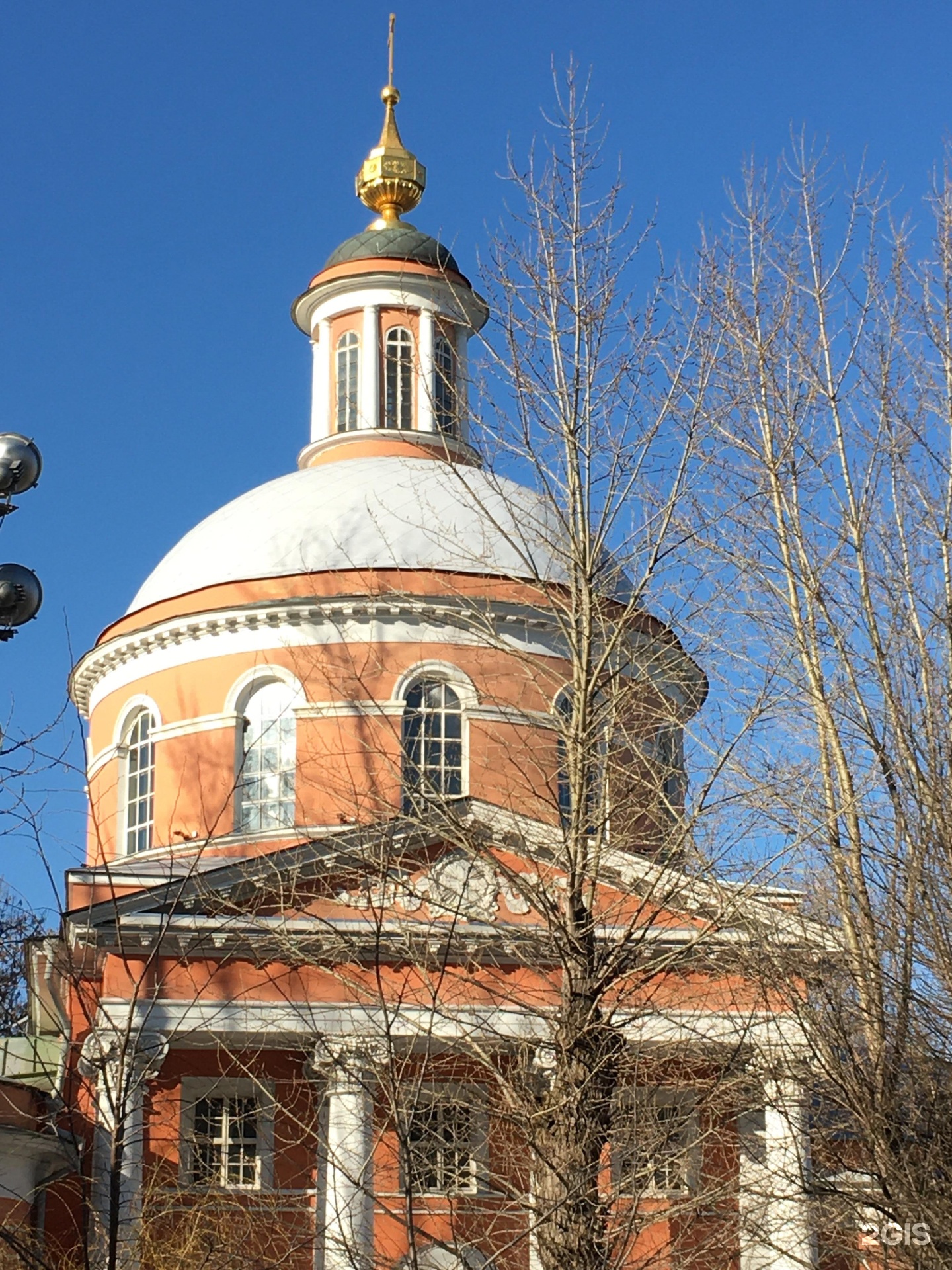 Храм в вишняках. Храм Троицы Живоначальной в Вишняках. Церковь Троицы Живоначальной в Вишняках интерьер. Церковь Троицы в Вишняках на Пятницкой интерьеры. Храм Троицы в листах на Сухаревской.