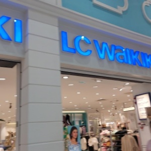 Фото от владельца LC Waikiki, сеть бутиков одежды и аксессуаров