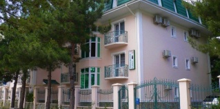 Геленджик: Гостевой дом Сосновая дача
