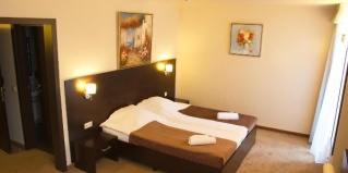 Смена: Отель Лафер Ренессанс