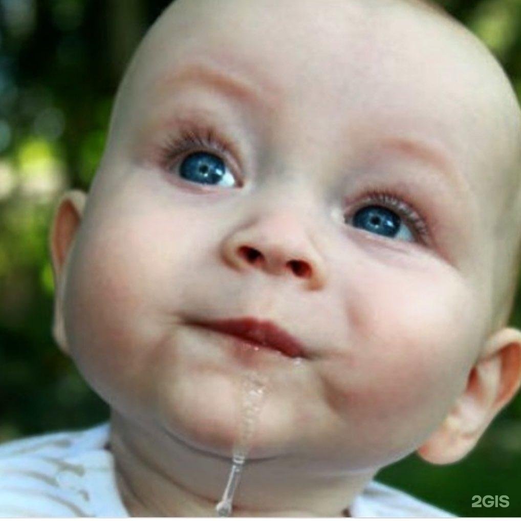 Слюноотделение у детей. Слюноотделение у детей. Подбородок у новорожденного. Слюноотделение у детей. Высунутый язык у ребенка до года.