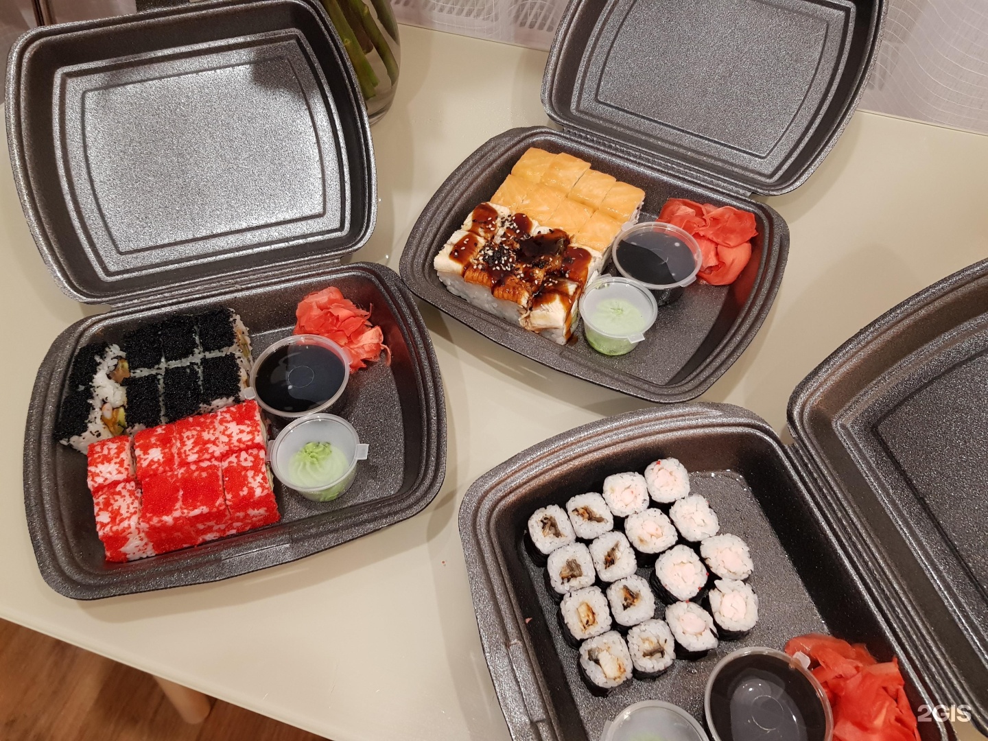 Суши дворик. Суши дворик. Гостиный двор роллы. Японский дворик суши меню. Японский дворик красноярск суши.