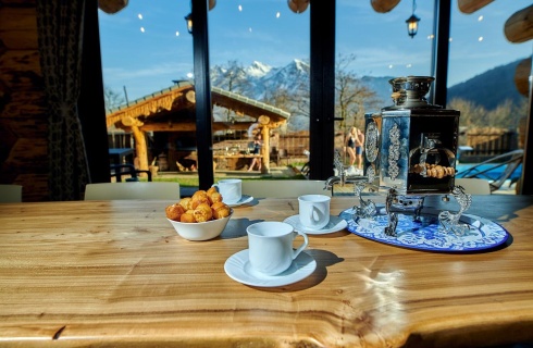 пгт Красная Поляна: Отель Кедр 750