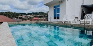 Лоо: Отель White House