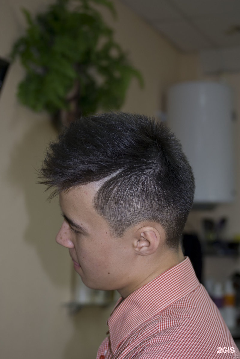 Парикмахер алиса новосибирск. Салон алиса. Парикмахер алиса. Визитка с акцией на стрижку. Студия причёсок программа.