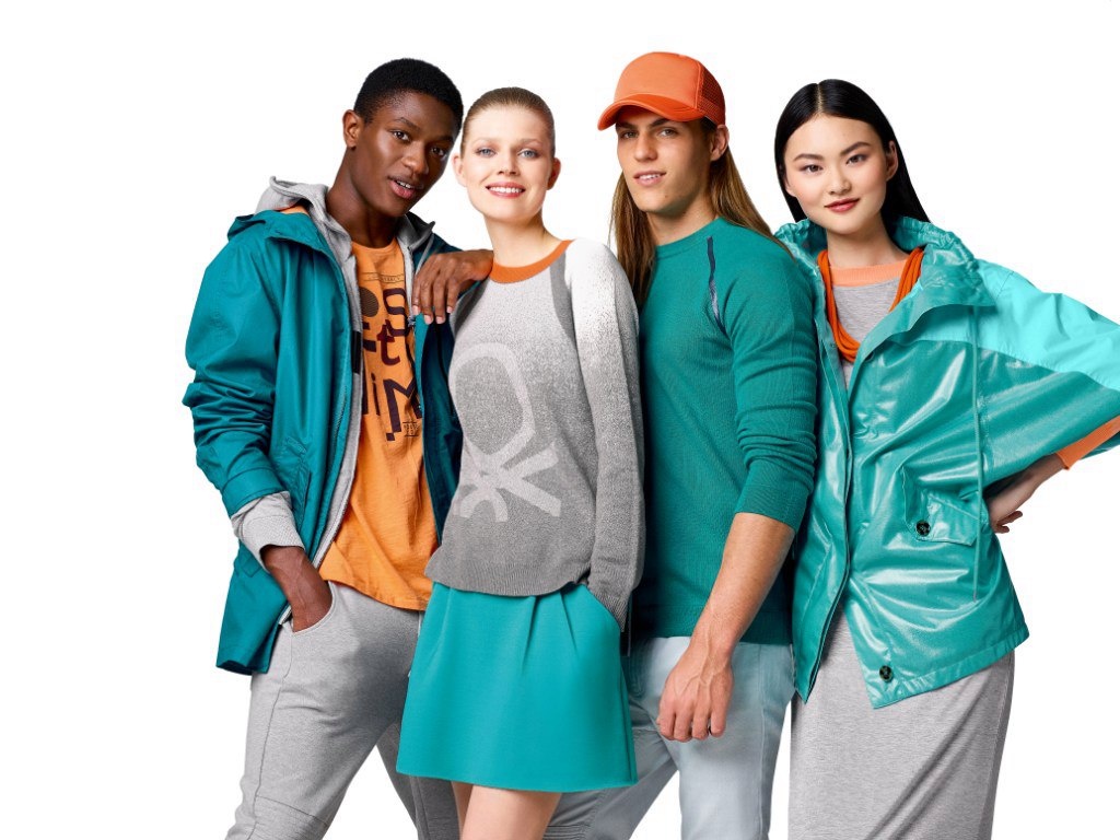 Live united colors. United Colors of Benetton одежда. Бенеттон костюм. Бенеттон одежда женская. Benetton clothes shop.