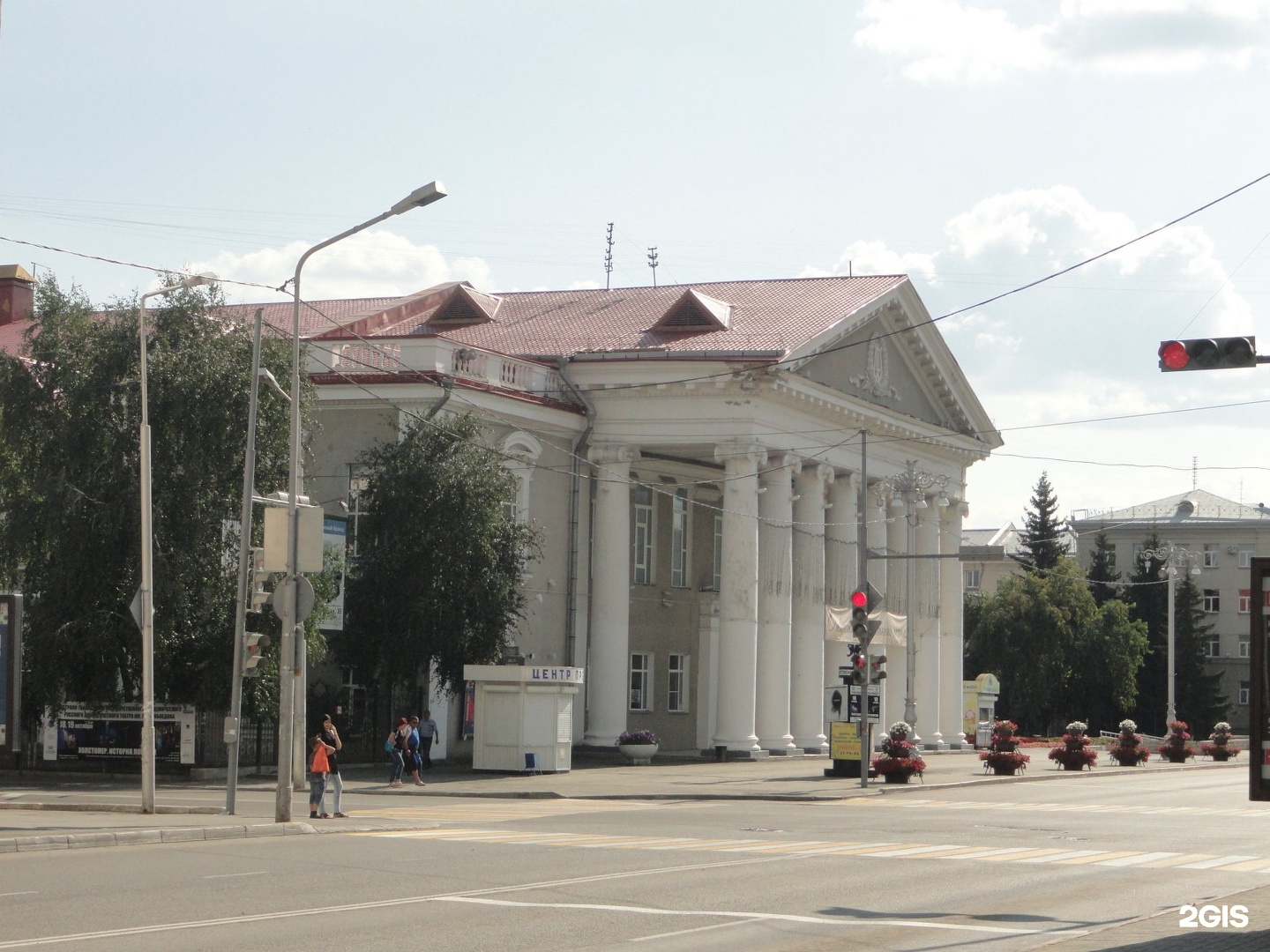 Театр курган. Курганский театр драмы. Курганский государственный театр драмы. Курган драматический театр обработанное. Курган драматический театр без машин.