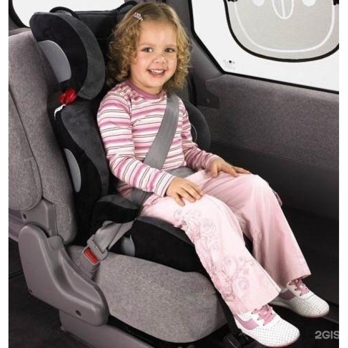 Можно ли кресло ребенку 7 лет. Детское кресло штатным ремнем. Ребенок в детском кресле. Автокресло пристегивать ребенка штатным ремнем. Автомобильное кресло с ремнём детская.