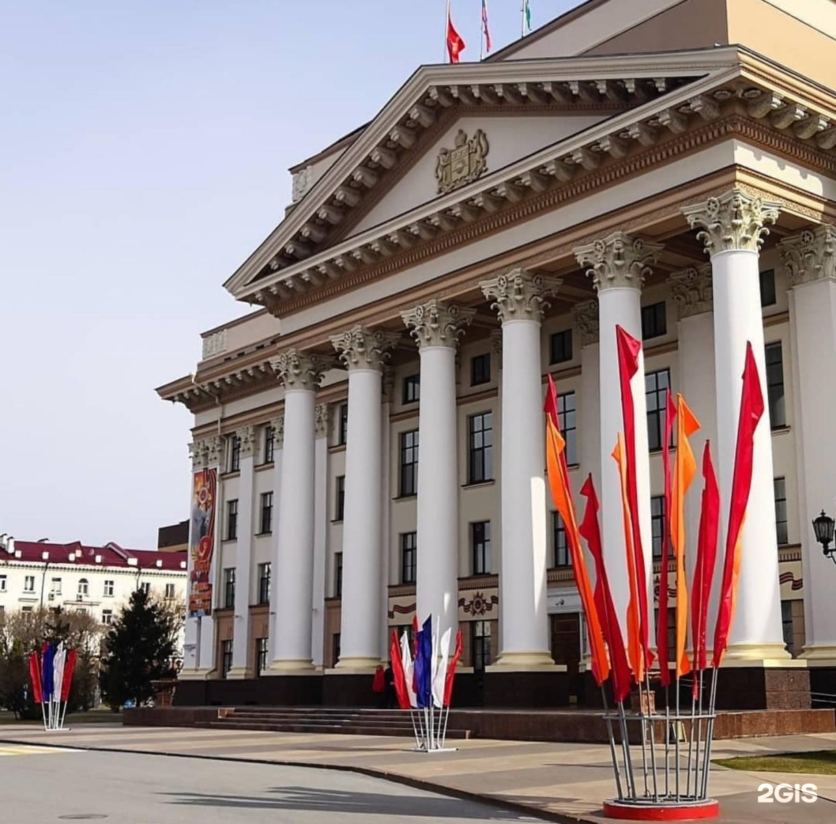 Правительство тюменской. Правительство Тюменской области Володарского 45. Тюмень областная администрация. Правительство Тюменской области. Здание администрации Тюменской области.