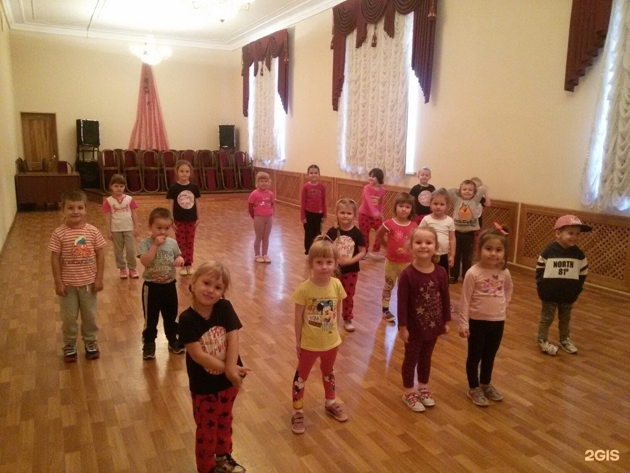 Crazy dance family песня. Танцевальные кружки Ералаш в ДК ЧМК. Crazy Family. Челябинск танцы ЧМЗ. Crazy Family Челябинск центр.