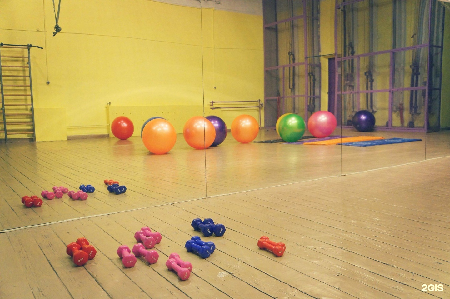 Gym stars. Сок космос спортивный зал. Спортзал Челябинск. Звезда тренажерный зал Тула. Спортзал Cosmos Батайский 3а