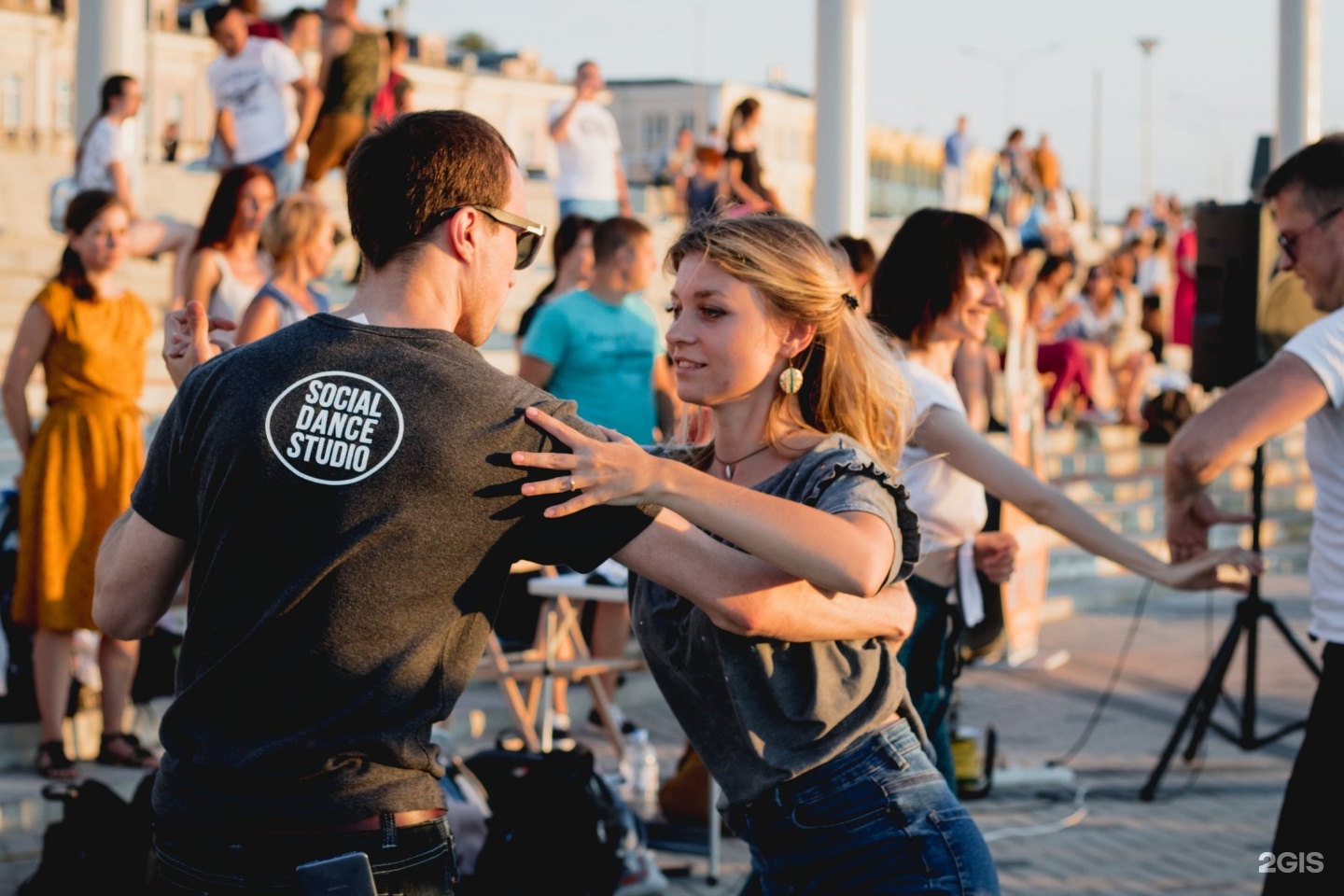 Social dance studio. Опен Эйр танцы. Опен Эйр Нижний Новгород. Социальные танцы.