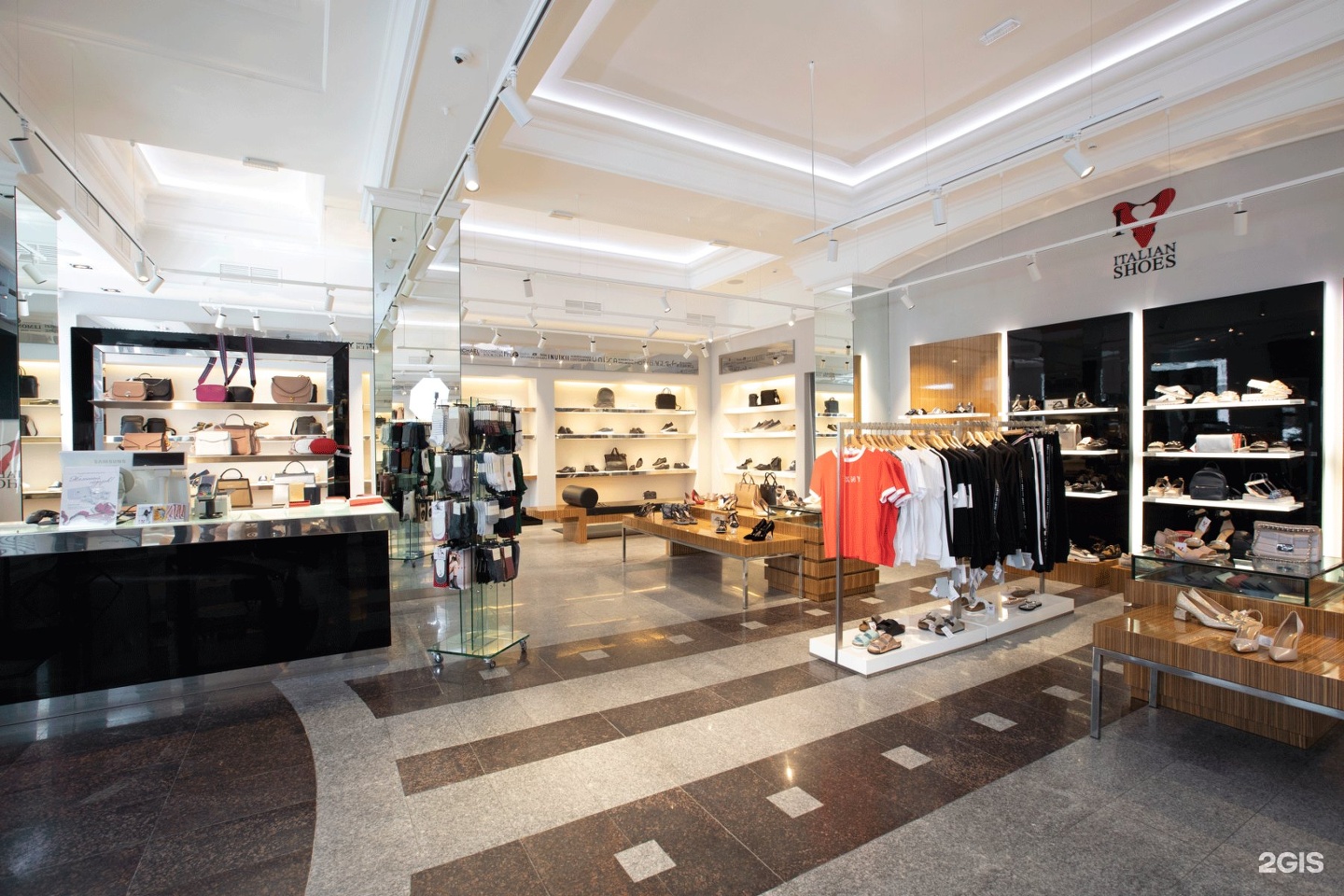 I love italian shoes. Италиен шус. Лав италиан шуз омск. I love italian shoes омск. Ленина 21.