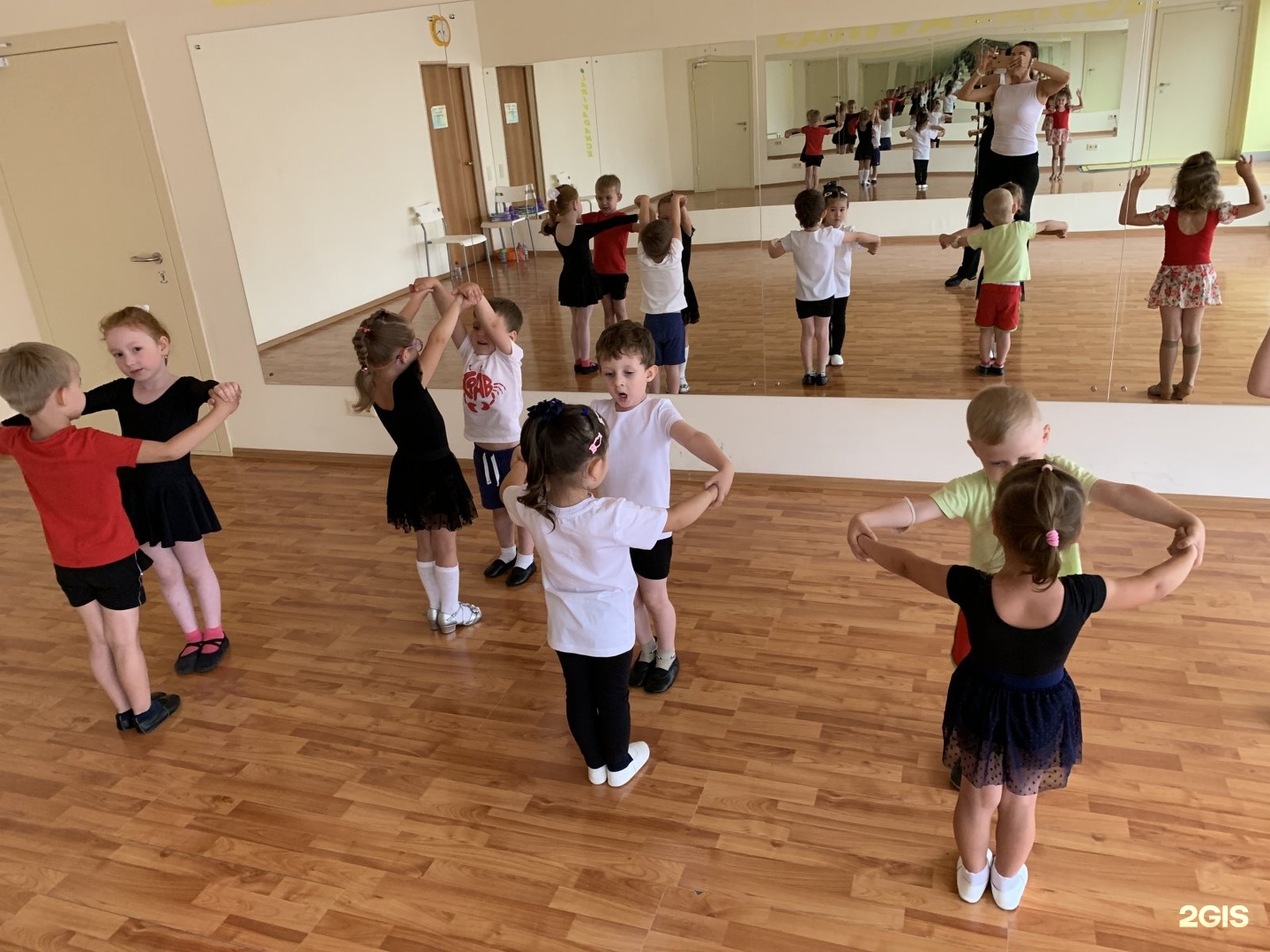 Спортивные танцы для детей в Омске. Игра хореографическая студия. Школа танцев дети Волгоград. Детские танцевальные заведения. Танец в детском саду мы маленькие звезды