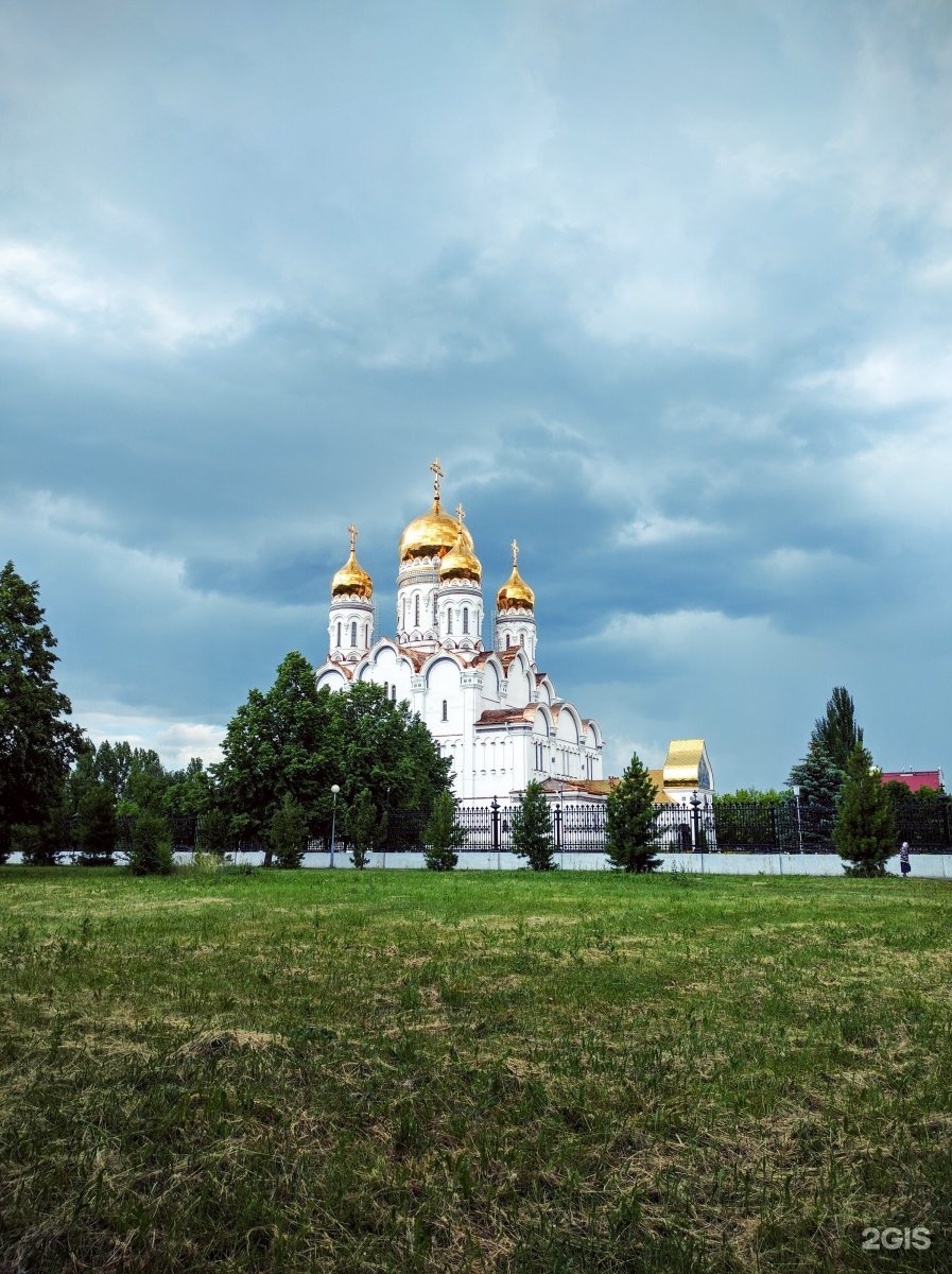 Преображенский храм тольятти расписание. Спасо-Преображенский собор Тольятти. Преображенский кафедральный собор Тольятти. Храм на революционной Тольятти. Спасо-Преображенский собор Тольятти внутри.