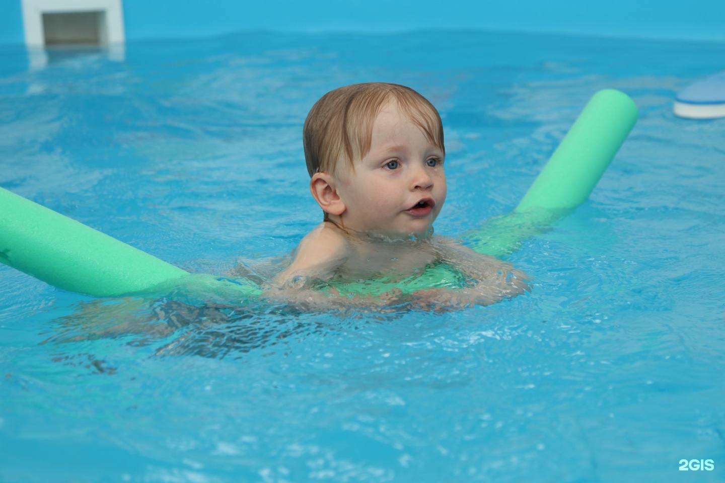 I play swimming. Детский бассейн Краснодар. Пузыри бассейн Краснодар. Вода еда Краснодар бассейн. Сеть центров раннего плавания Bubble Baby.