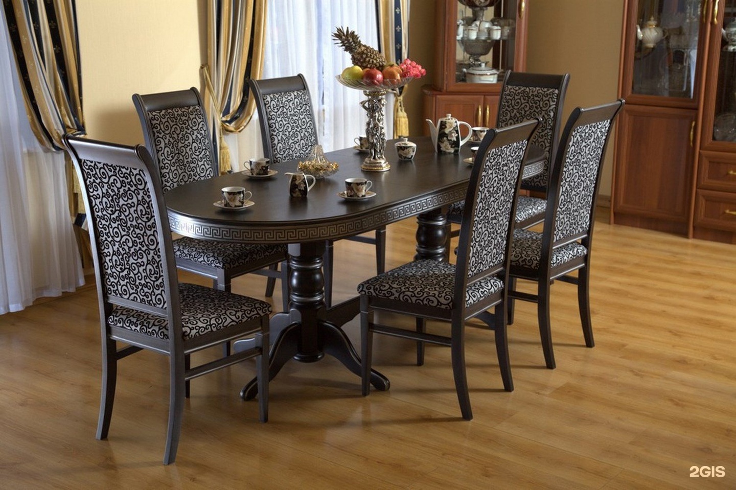 Три больших стола. Мебельная фабрика Тэтчер обеденные столы стол George. Обеденная группа (стол MK-1607iv стул MK-1698-IV 4 шт.). Стол и стулья для гостиной.