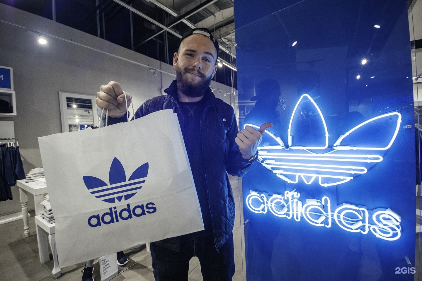 Adidas Originals Store. Магазин адидас оригинал. Монобрендовій магазин adidas Originals. ТЦ Аура адидас.