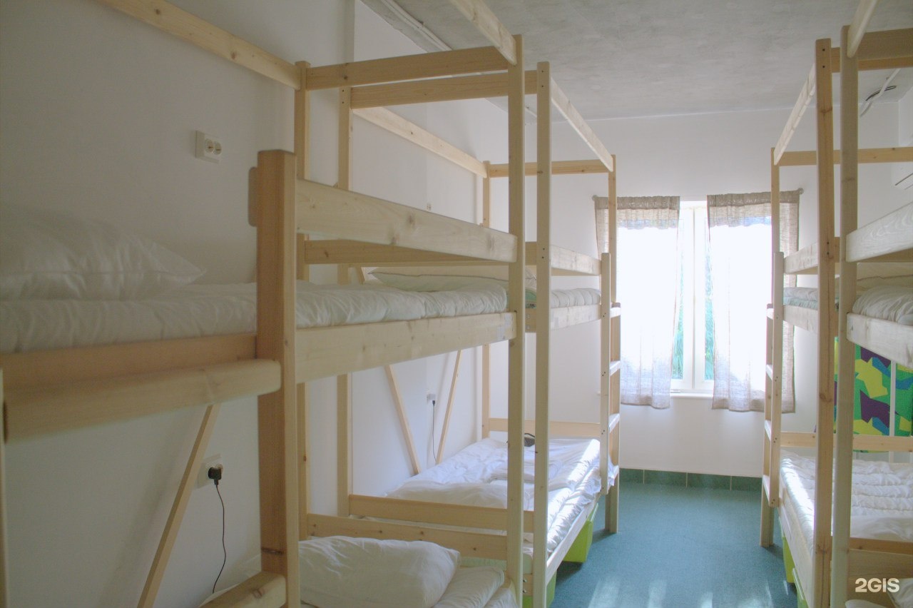 Двухэтажная кровать деревянная