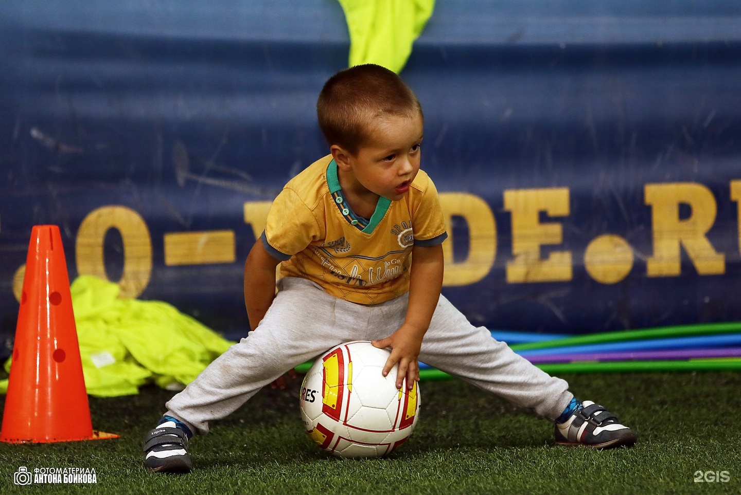 Junior football. Детская футбольная школа goalkeeper. Футбол Юниор Иркутск. АНО детская Академия.