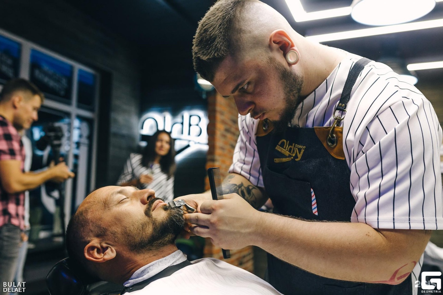 Барбершоп левый берег. Oldboy Barbershop Воронеж. Олдбой барбершоп Новосибирск. Олд Бойз барбершоп Воронеж.