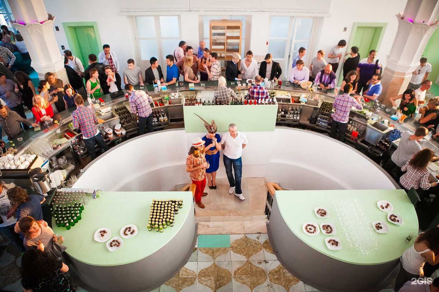 At on in в английском. At in on задания. руфтоп бар гостиница пекин. терять время. Time out of place.