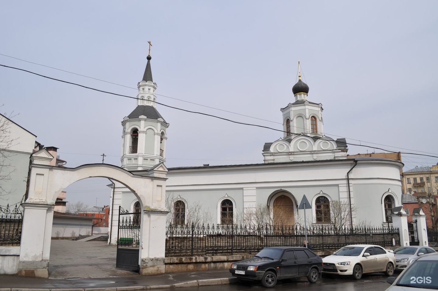 Храм воздвижения на вражке. Храм Воздвижения Креста Господня тружеников переулок. Храм в чистом Вражке Москве Крестовоздвиженский. Храма Воздвижения Животворящего Креста Господня на чистом Вражке. Храм в честь Воздвижения Креста Господня на чистом (Пометном) Вражке.