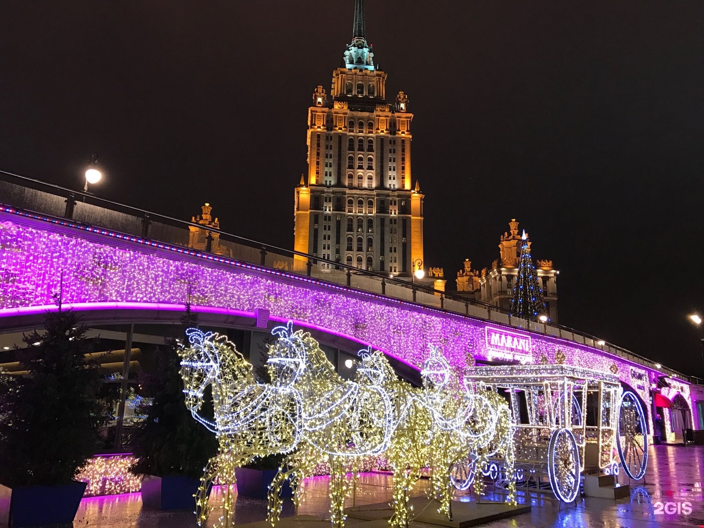 Radisson москва. Рэдиссон Москва Кутузовский проспект. Рэдиссон Москва новый год. Москва Рэдиссон коллекшн ночью. Отель Москва Рэдиссон набережная.