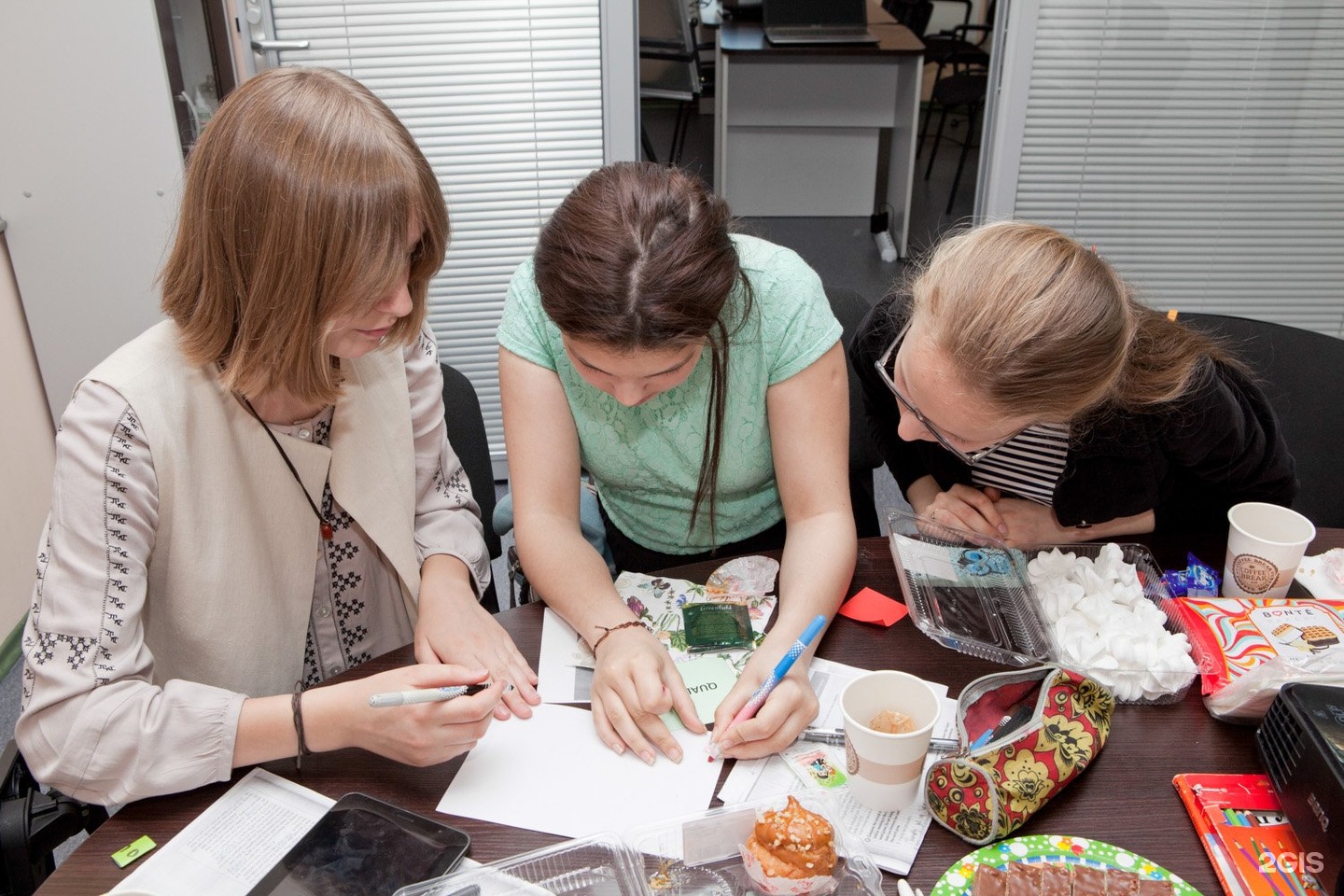 Language schools moscow. Бритиш скул в Москве. Летняя языковая школа Москва. Школа иностранных языков Егорьевск. ANIMATIONSCHOOL курсы.