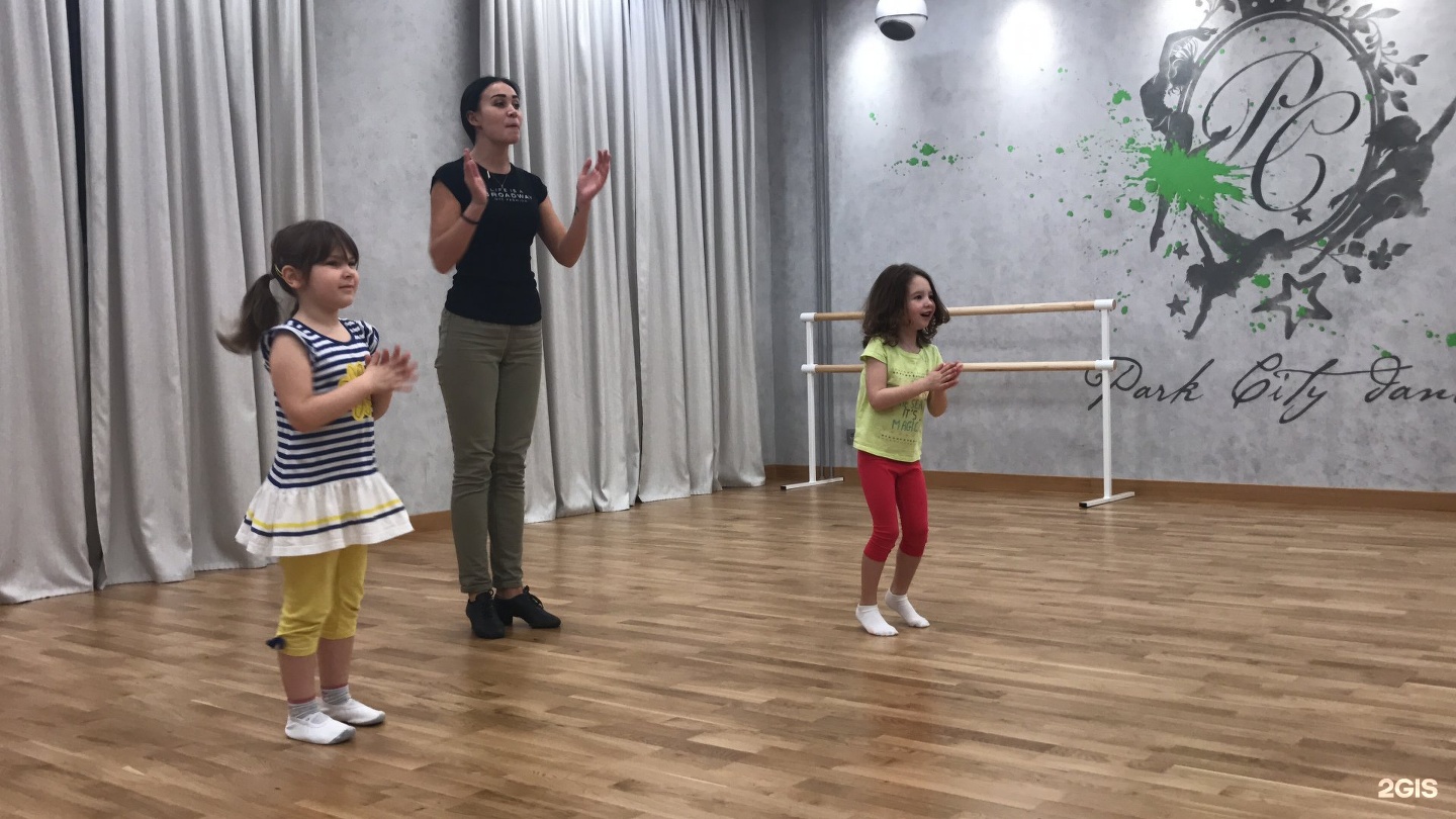 Ансамбль танца вологда. Танцы 10 москва. Танец молодежный современный. 10/10 танцы. Батшева танцевальная труппа.