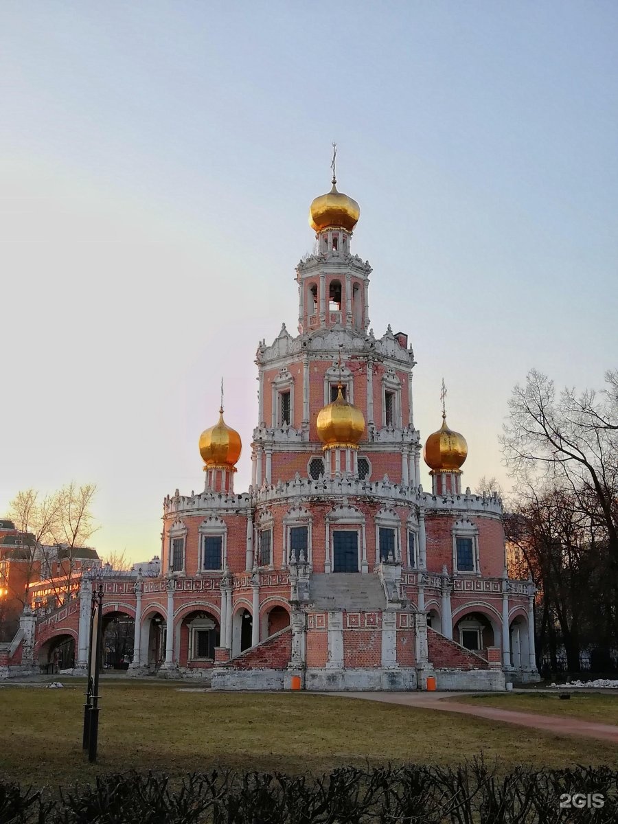 Погода в филях москва. Храм Покрова Пресвятой Богородицы в Филях. Церковь Покрова в Филях 17 век. Церковь Покрова в Филях Москва. Храм Покрова Святой Богородицы в Филях ул Новозаводская.