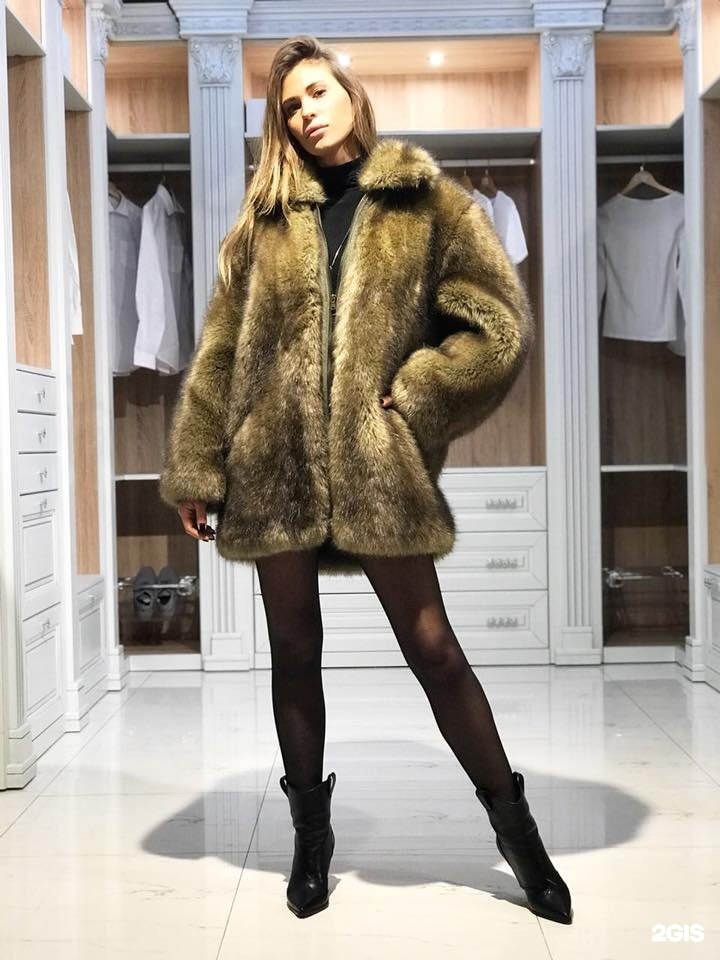 Асирисы д3 на меху. Шуба горная лиса чернобурка. Девушка в шубе из лисы. Шуба три в одном. Три меха.